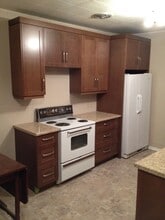 Building Photo - 587A Herbert Ave