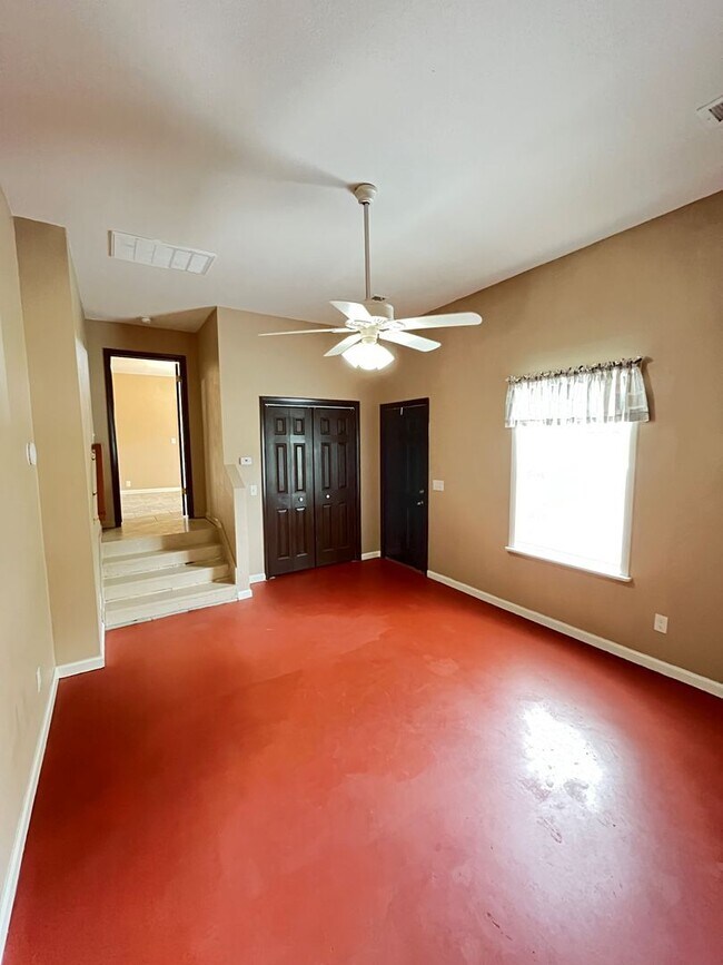 Building Photo - 1 bedroom 1 bath apartment off house
