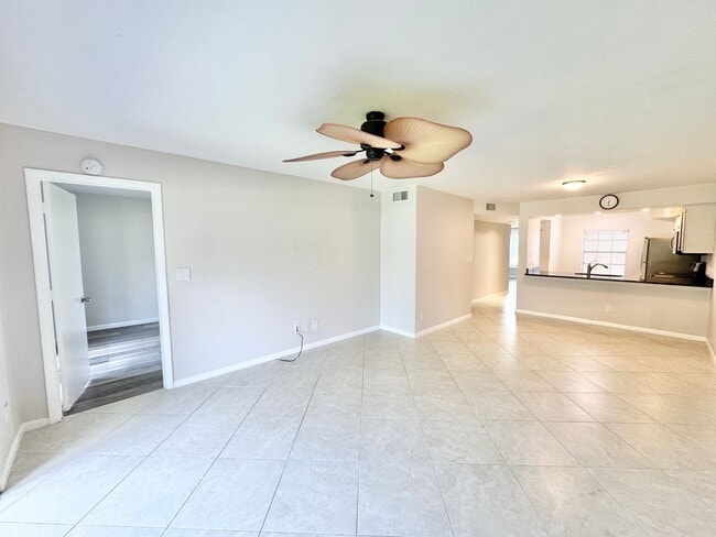 Foto del edificio - ** BRADSTROM VILLAGE ** 3 BED / 2 BATH CON...