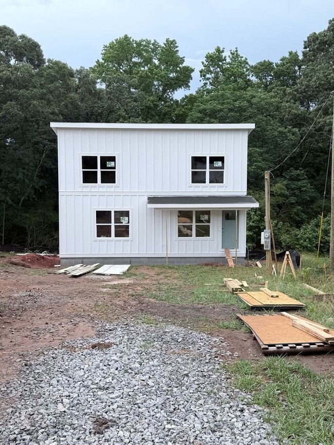 Building Photo - 10 Whitehall Rd