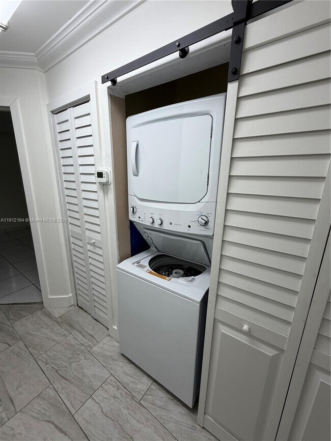 Foto del edificio - 18317 SW 114th Ct