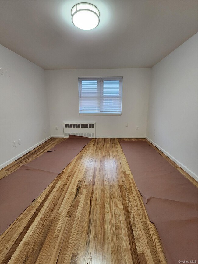 Foto del edificio - 905 E 82nd St