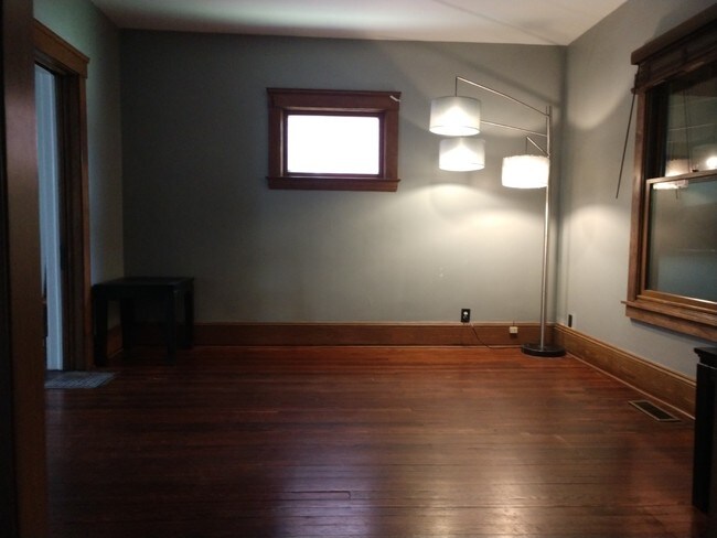 Foto del edificio - 1713 Brevier Ave