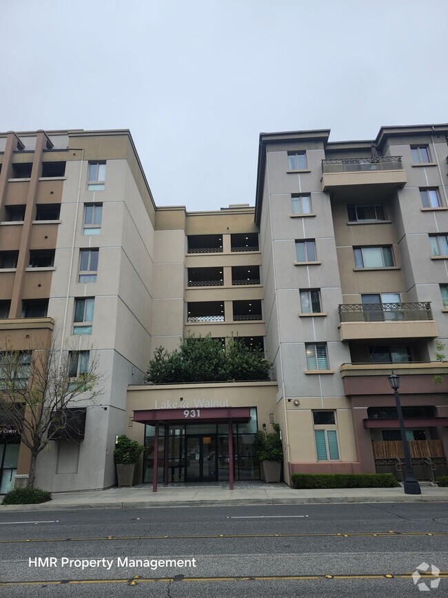Building Photo - 931 E Walnut St
