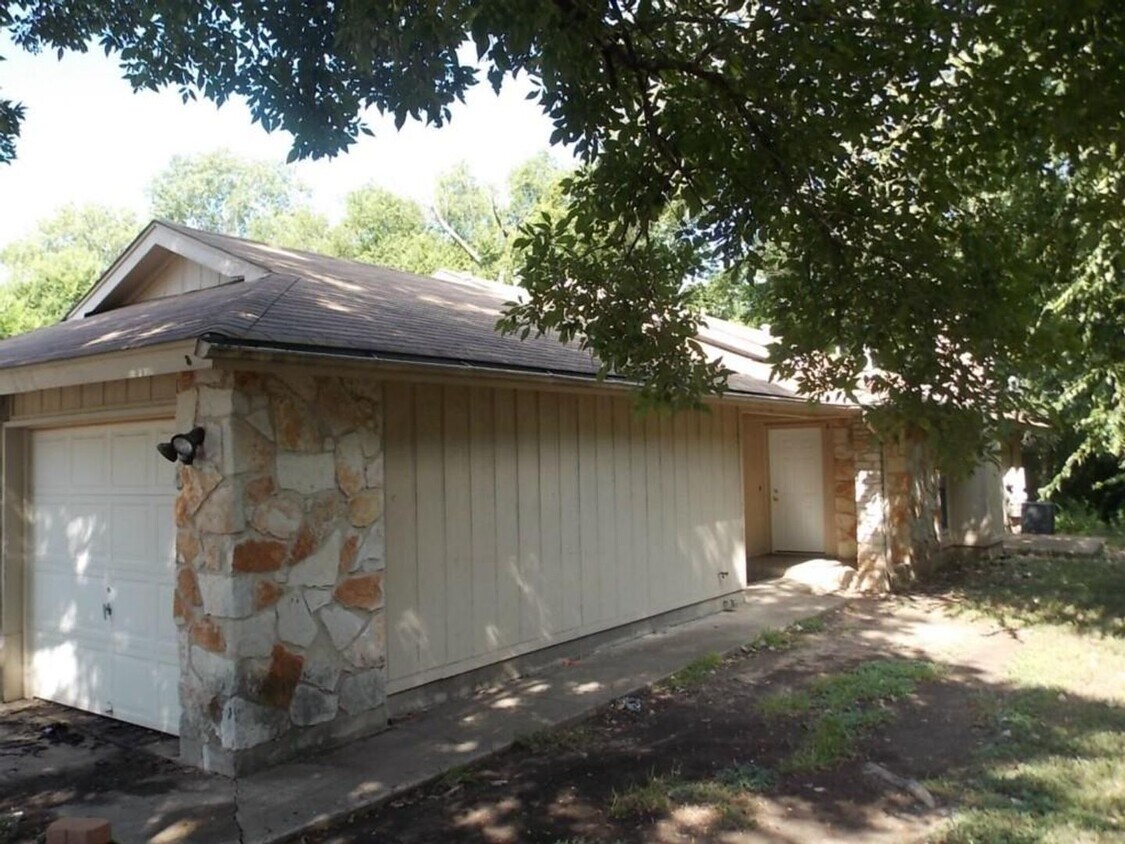 Primary Photo - Vigil Properties2 (12812 Tomanet Trl)