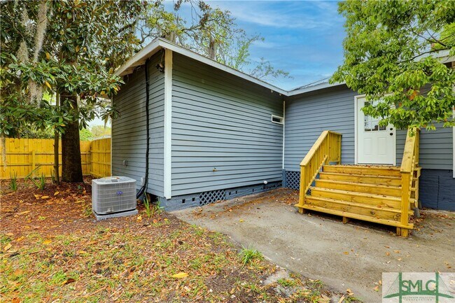 Building Photo - 2301 Alaska St