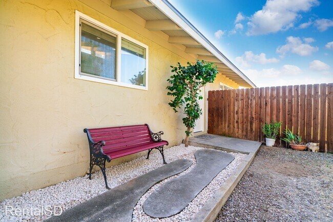 Building Photo - 3 br, 2 bath House - 238 Lobelia Dr.