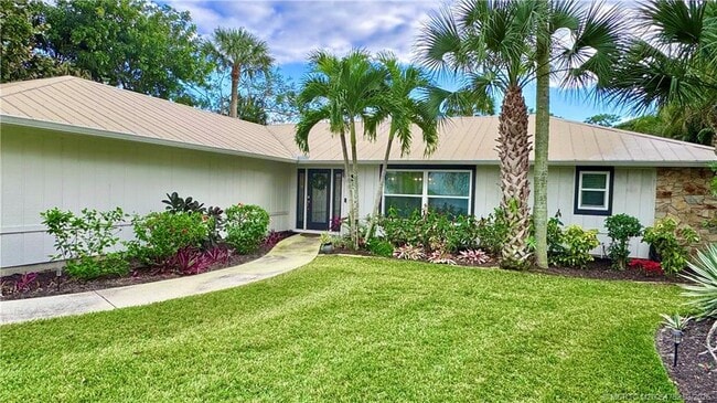 Building Photo - 323 SW Ridge Ln