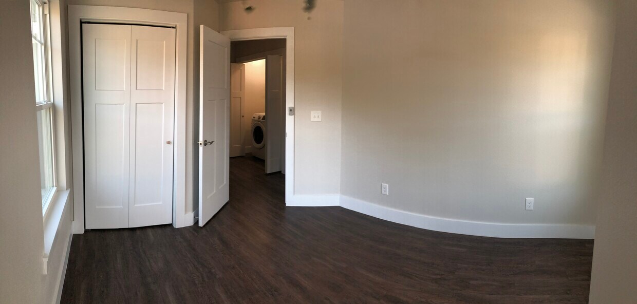 Foto principal - 217 W 7th St