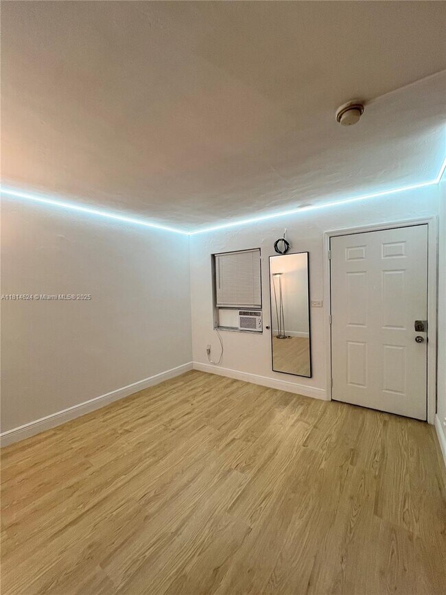Foto del edificio - 421 NE 68th St