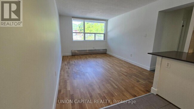 Photo du bâtiment - 230-230 Oak St