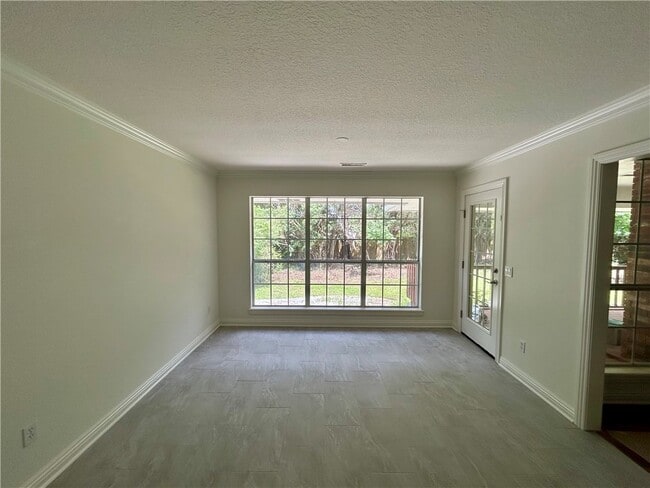 Building Photo - 1826 N Glenbrook Pl