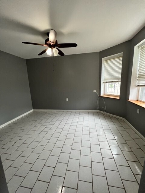 Building Photo - 3445 N Oakley Ave