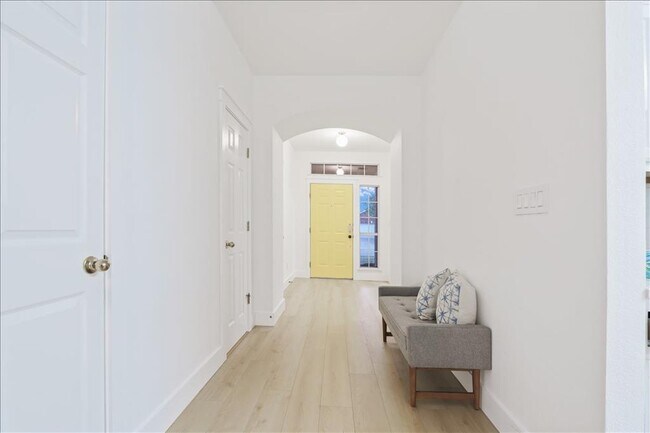 Foto del edificio - 712 Arrowood Pl