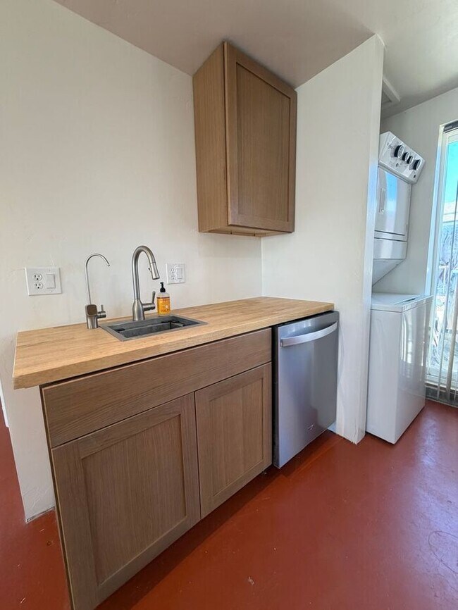 Building Photo - Charming Casita House with Private Outdoor Space! Close to U of A!