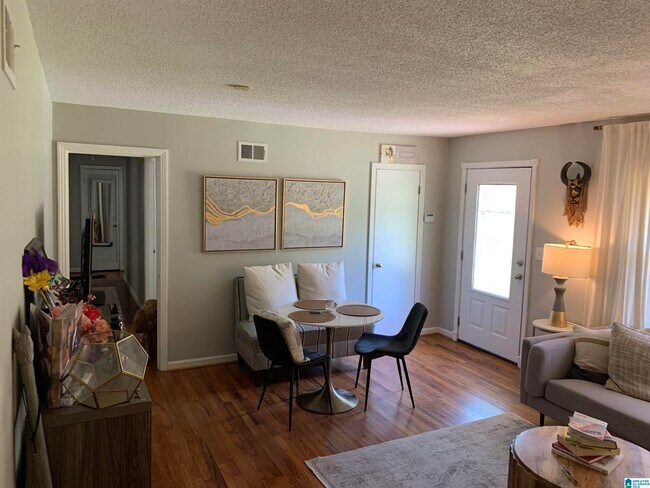 Foto del edificio - 410 32nd E Pl