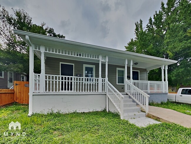 Building Photo - 302 Jones St