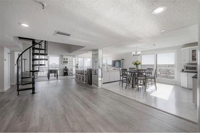 Foto del edificio - 201 W Laurel St