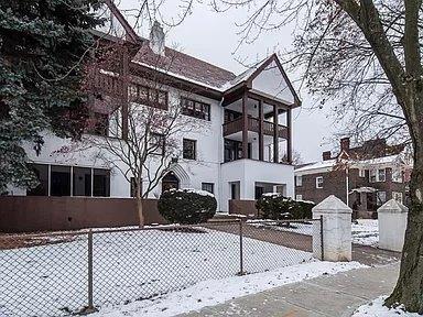 Primary Photo - 201 E End Ave