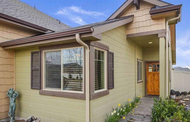 Building Photo - 733 N Foudy Pl