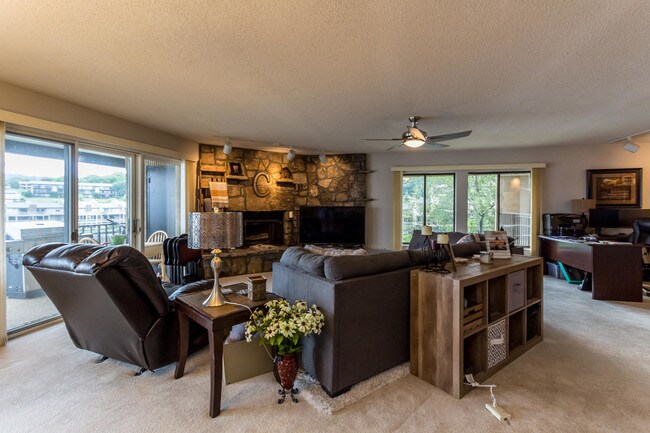 Foto del edificio - 4346 Lakeshore Ln