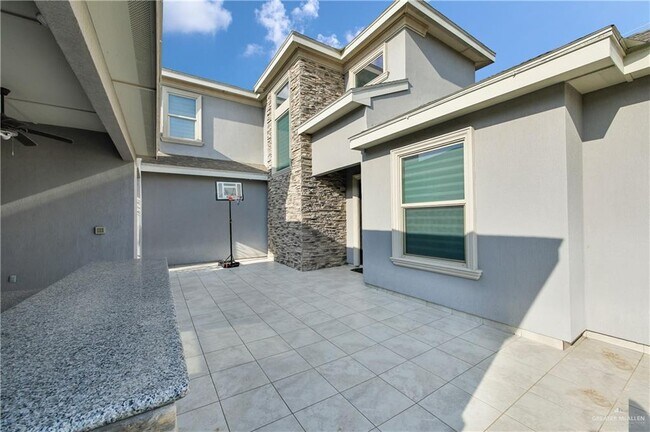 Foto del edificio - 33 Colvin Ave