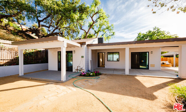 Building Photo - 624 Paige Ln