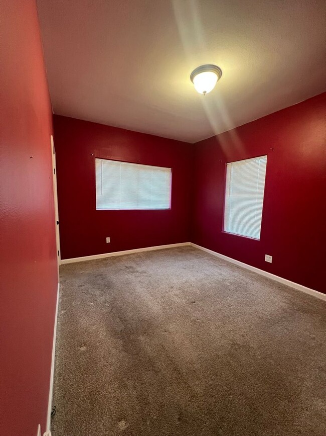 Foto del edificio - 3 Bedroom, 2 Bathroom Home - Located near ...