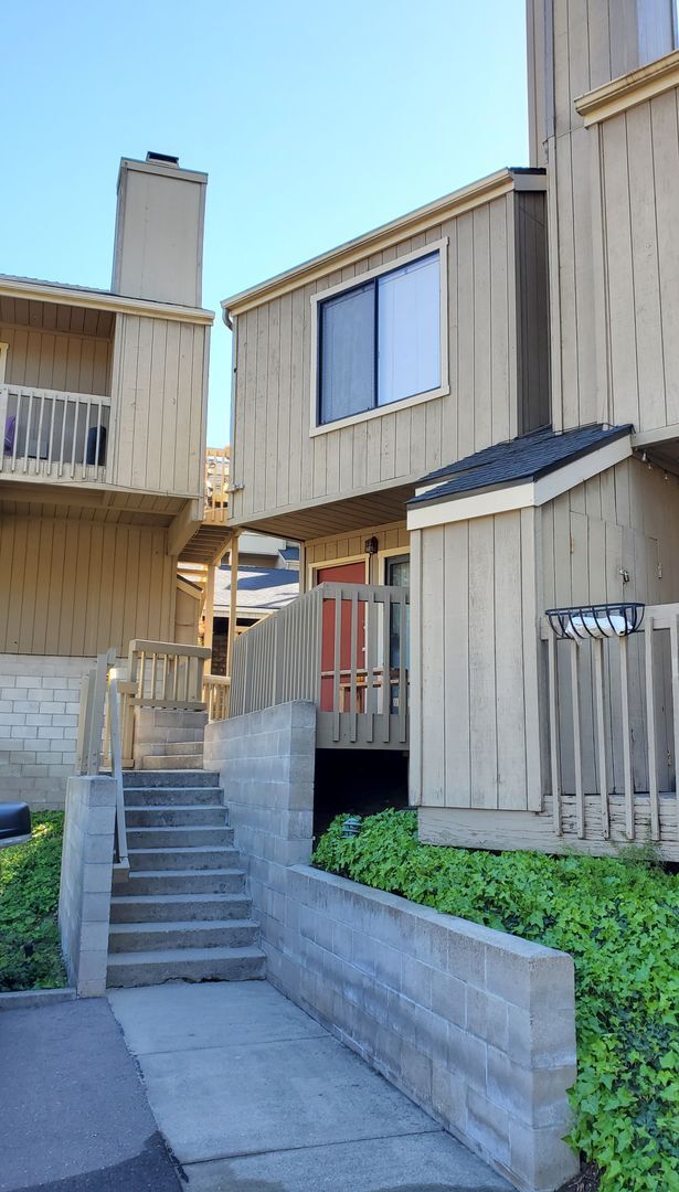 Building Photo - 750 Chorro St