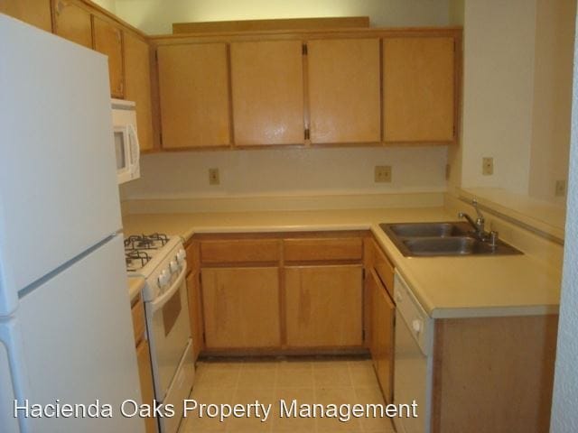 Building Photo - 2 br, 2 bath House - 220 E. Grant #86