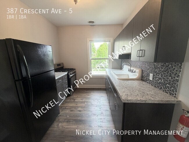 Foto del edificio - 387 Crescent Ave