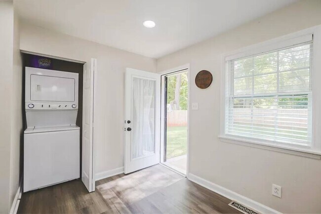 Foto del edificio - 2106 Longleaf Dr