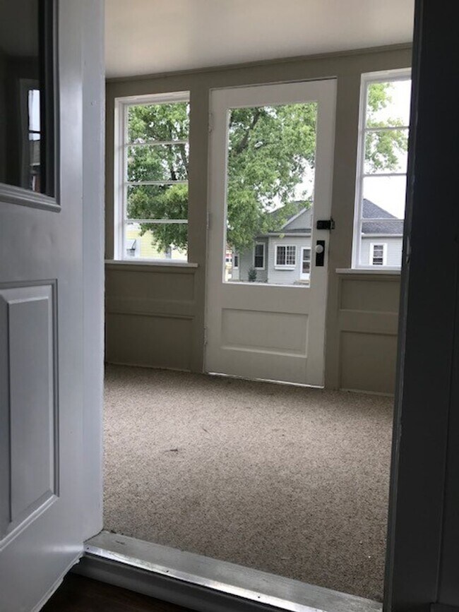 Building Photo - Beautiful Remodeled Three Bedroom Home on ...