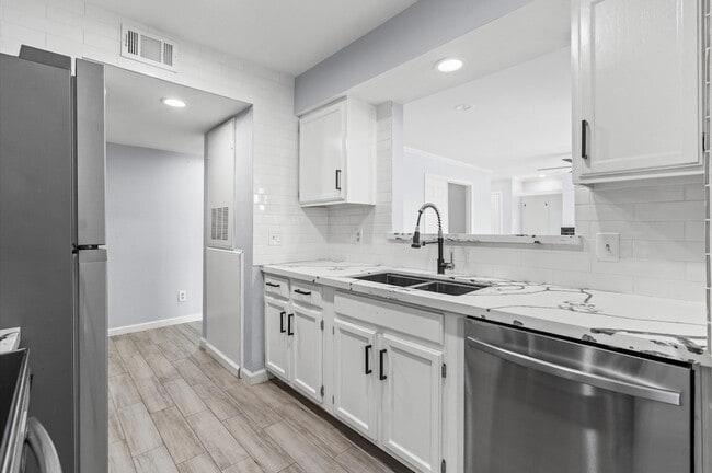 Photo - 14600 Fonmeadow Dr Apartment