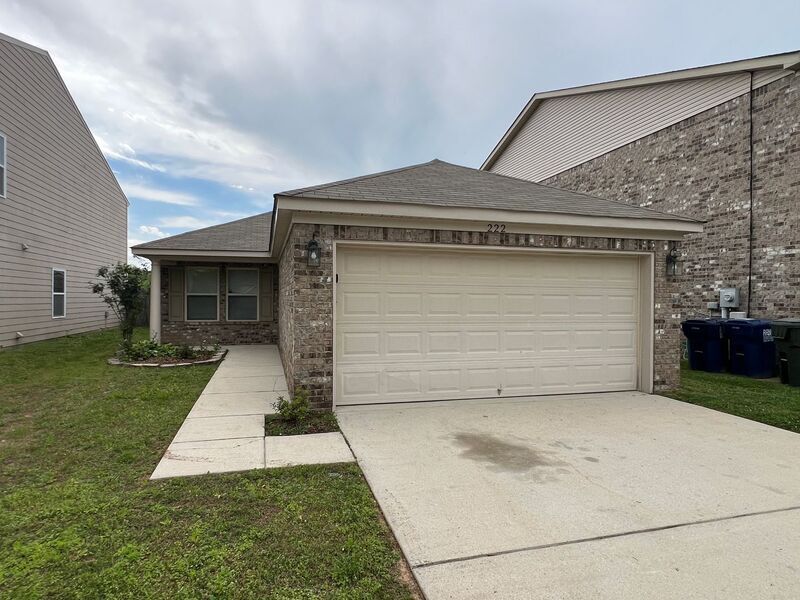 Primary Photo - 222 Bermuda Lakes Dr