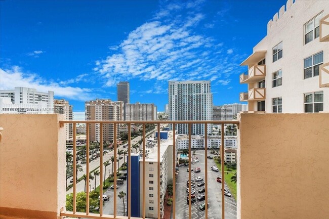 Building Photo - 1865 S Ocean Dr