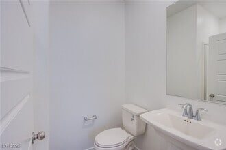 Building Photo - 2527 Venetia Pointe St