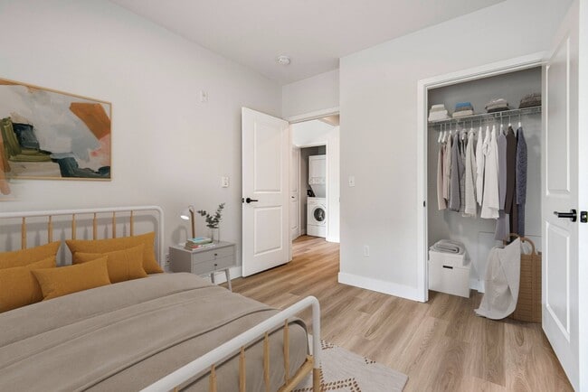 Building Photo - Queen Anne Collection