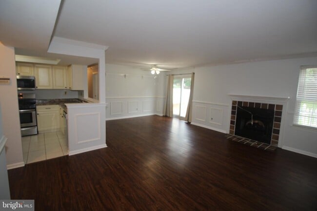 Building Photo - 681A Rose Hollow Dr