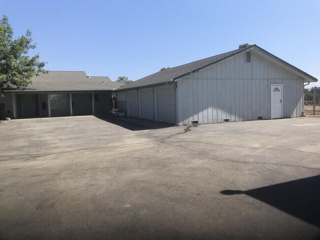 Foto del edificio - 1360 N Garfield Ave