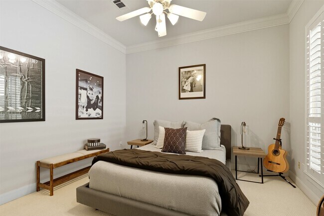 Foto del edificio - 1044 Memorial Village Dr