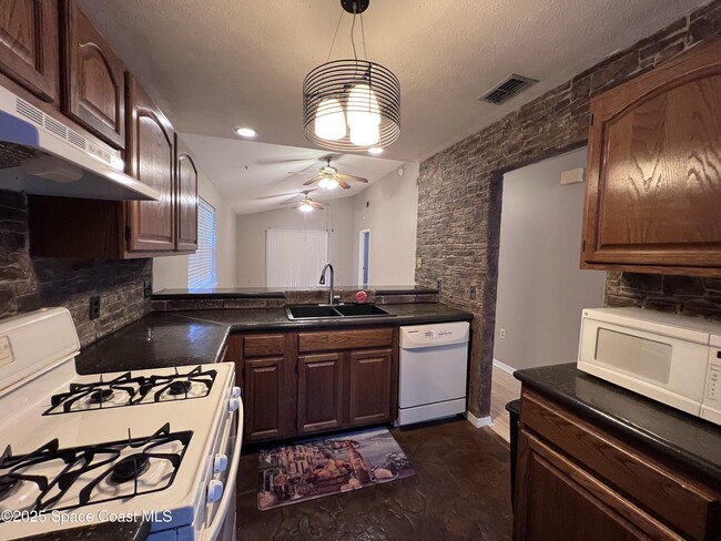 Building Photo - 2326 Talmadge Dr