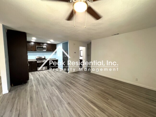 Building Photo - Updated 3bd/2ba Roseville Duplex with 2 Ca...