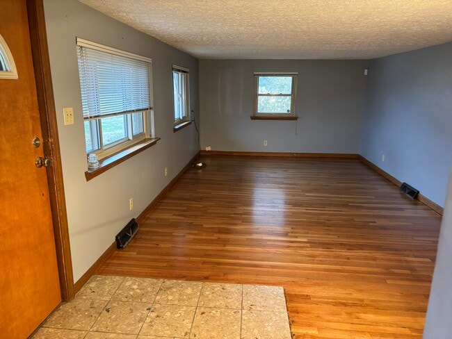 Foto del edificio - 3845 Round Bottom Rd