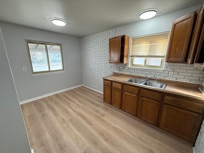 Foto del edificio - 14219 Hobart Ave