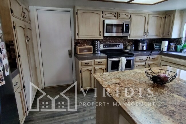 Foto del edificio - 13408 Warrenton Ave