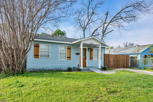 Building Photo - Large yard with storage