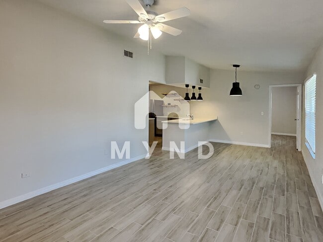 Building Photo - 4014 Dream Oak Pl APT 201