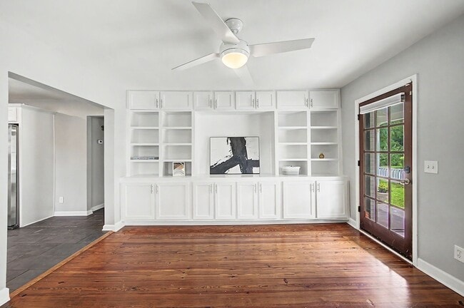 Building Photo - 353 9th Ave N