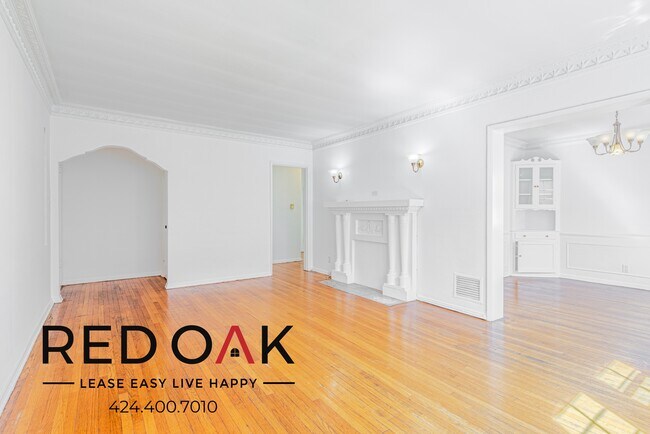 Building Photo - Welcoming and Bright One Bedroom on the To...